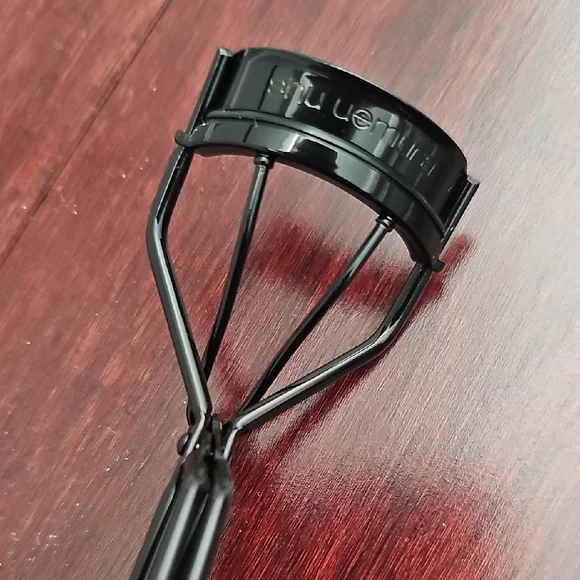 Shu Uemura X Takashi Murakami Limited Edition Black Eyelash Curler